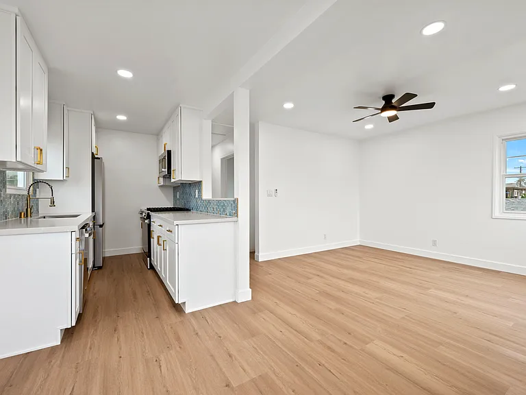868 Emerald St #870.5 — Photo 3