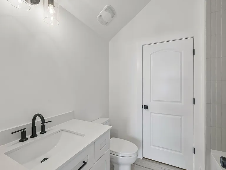 912 N 12th St — Photo 9