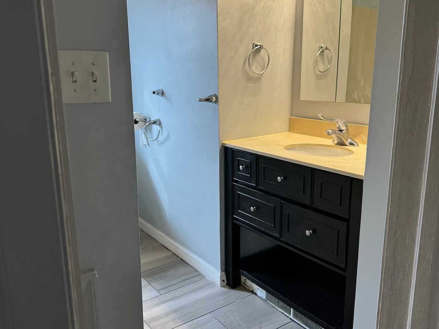 2 bed, 1000 sqft, $1,365 — Photo 3