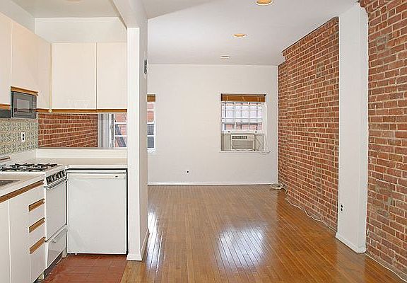 4th image of 225 E 96th St APT 4RE