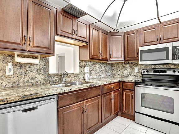 4th image of 3204 Portofino Pt #M1