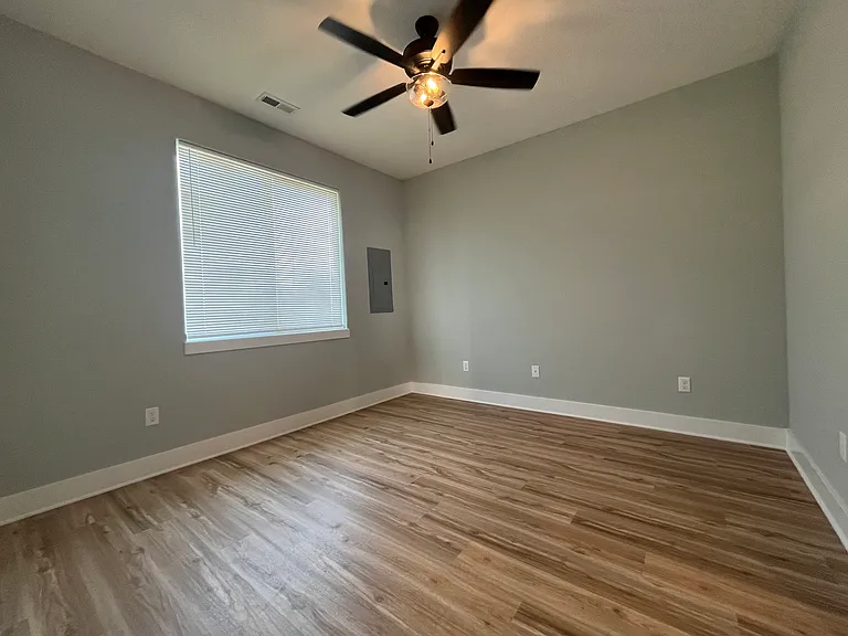 4302 N Hazelwood St — Photo 13