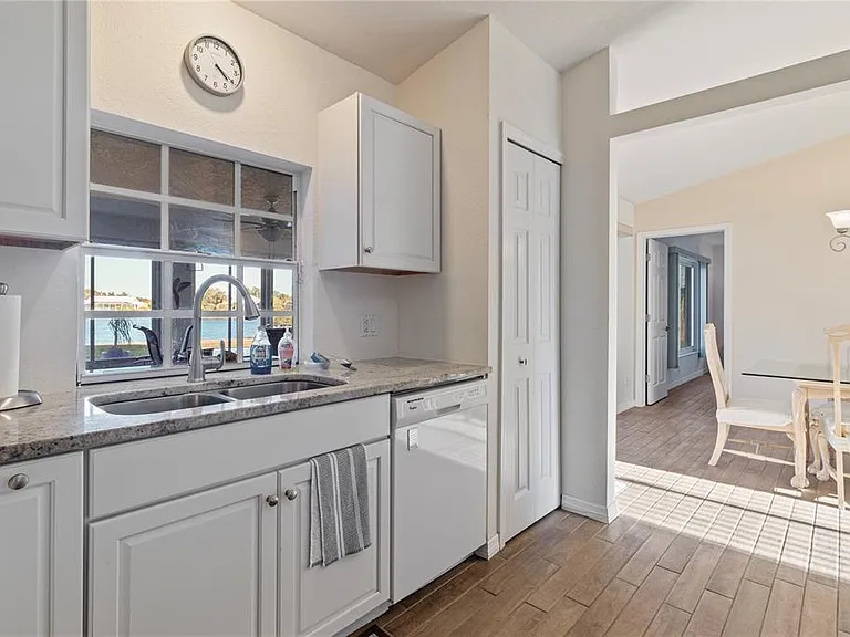 6460 Blueberry Dr — Photo 16