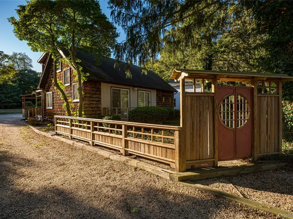 424 Evergreen Avenue, Hauppauge, NY 11788