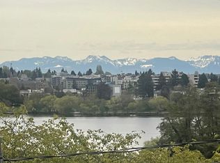 7100 Linden Ave N APT 2, Seattle, WA 98103