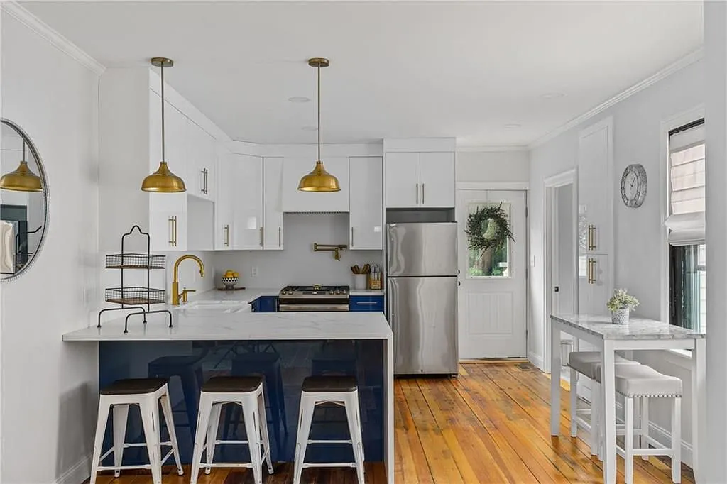 3 bed, 2.0 bath, 1300 sqft, $3,850 — Photo 2