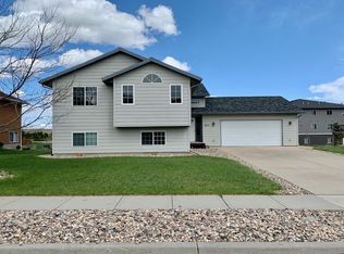 4910 Chalkstone Dr, Rapid City, SD 57701