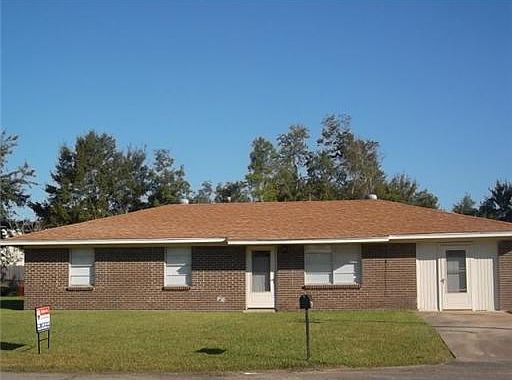 1st image of 652 Cypress Dr