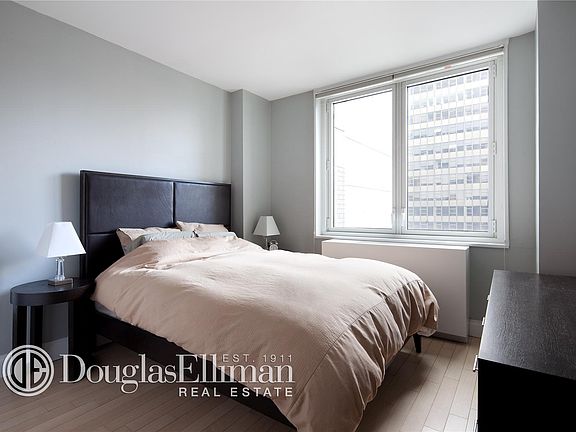 4th image of 211 E 46th St #12A