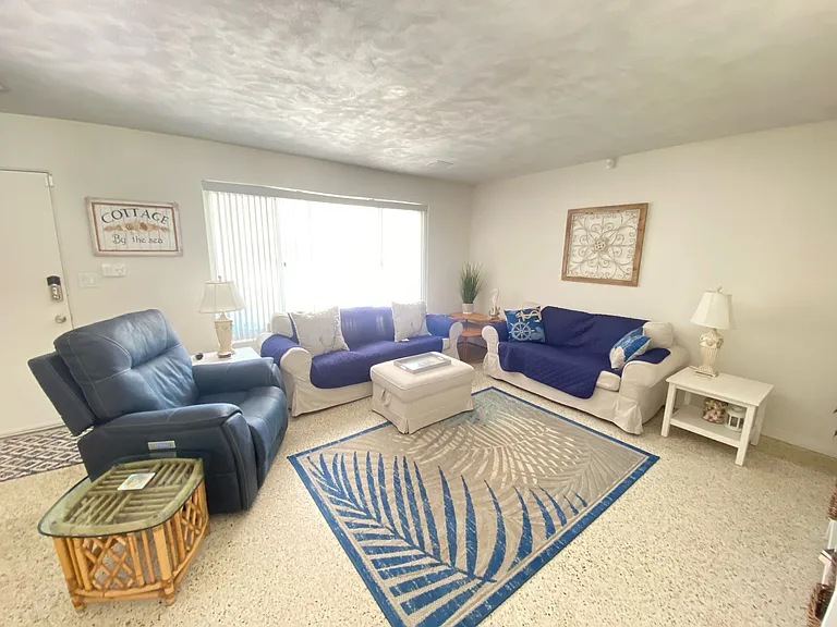 Living-room with 35 inch TV