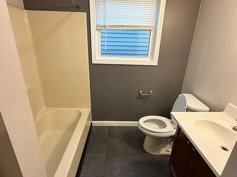 1710 N Main St — Photo 10