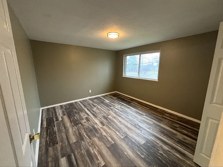 5976 Engle Rd — Photo 15