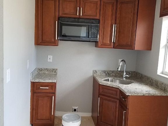2nd image of 1007 Avenue M APT A