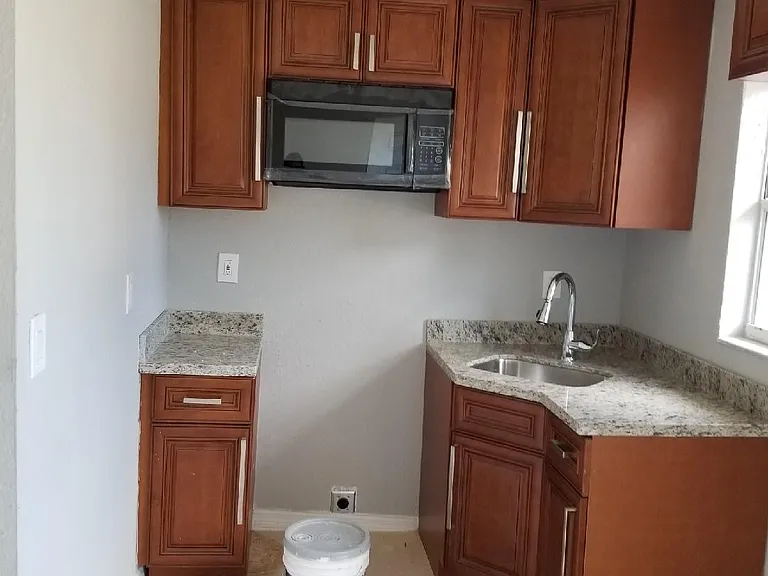 1007 Avenue Munit #A — Photo 2