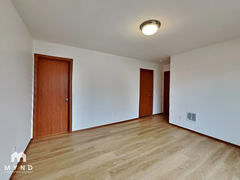 1412 E 64th St — Photo 18