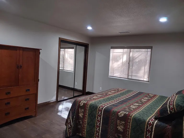 203 N Eureka Dr — Photo 6
