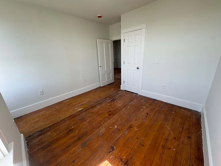 450 E 6th St #3 — Photo 9