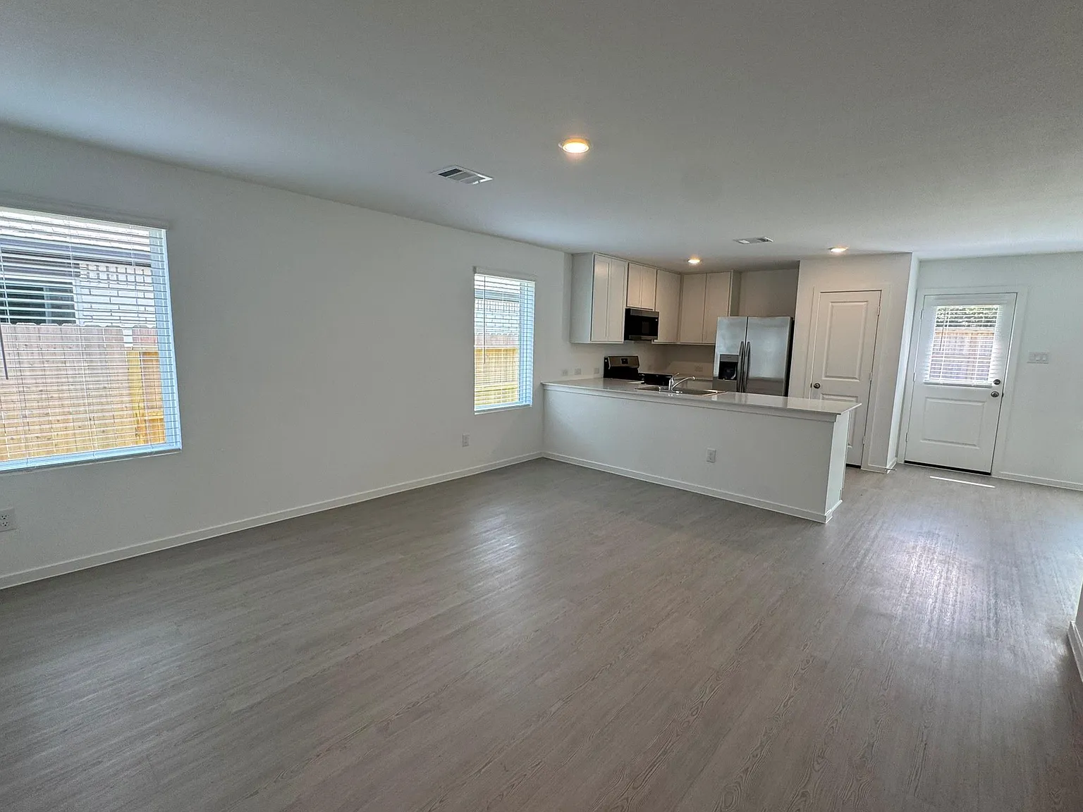 3 bed, 2.0 bath, 1310 sqft, $1,650 — Photo 3