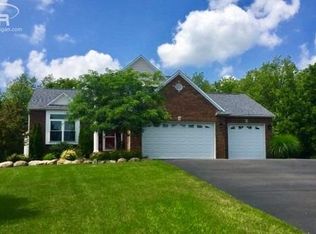 9455 Apple Ct, Fenton, MI 48430