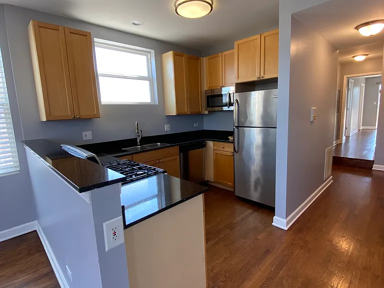 748 S Western Ave — Photo 2