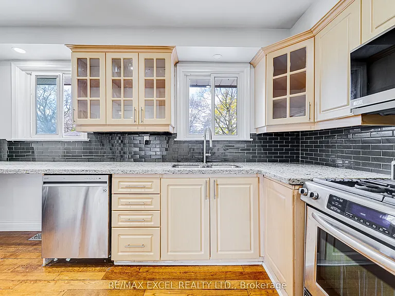 51 Tordale Cres — Photo 15
