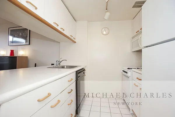 Rented by Michael Charles New York | media 7