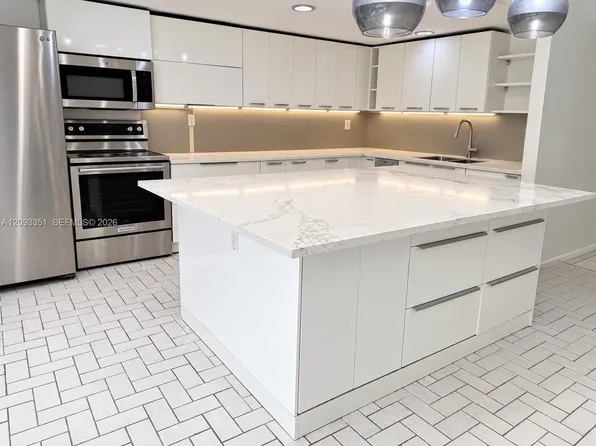 712 NE 26th Ave, Hallandale Beach, FL 33009