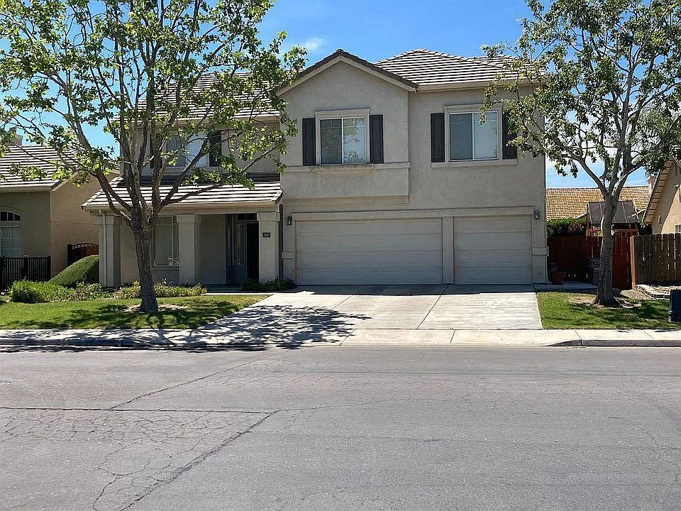 4 bed, 2.5 bath, 3169 sqft, $2,700 — Photo 1