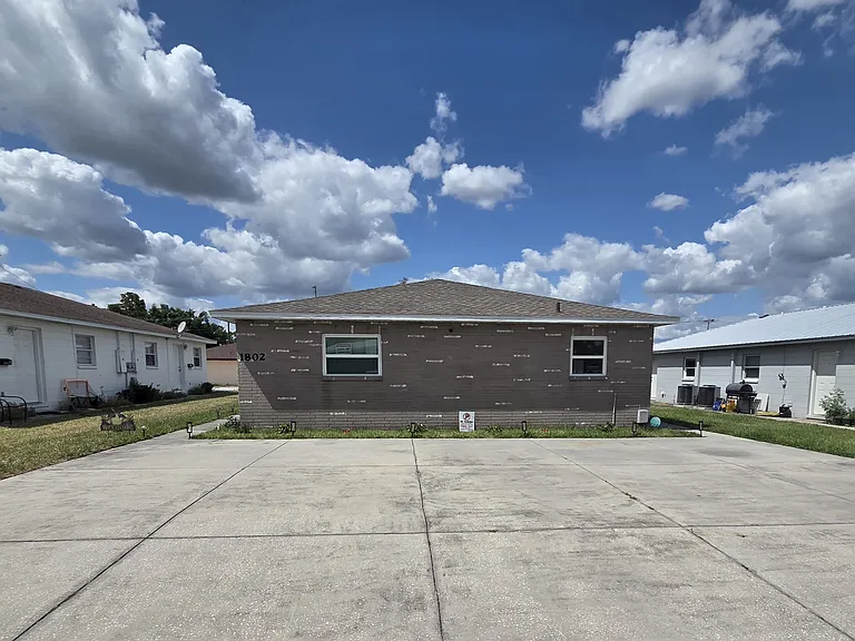 1802 W House St #B — Photo 15