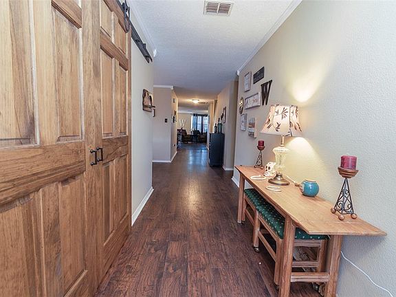 2nd image of 3218 Andalusian Dr