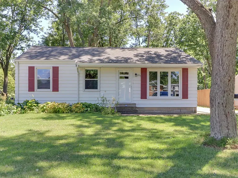 725 Dale St — Photo 3