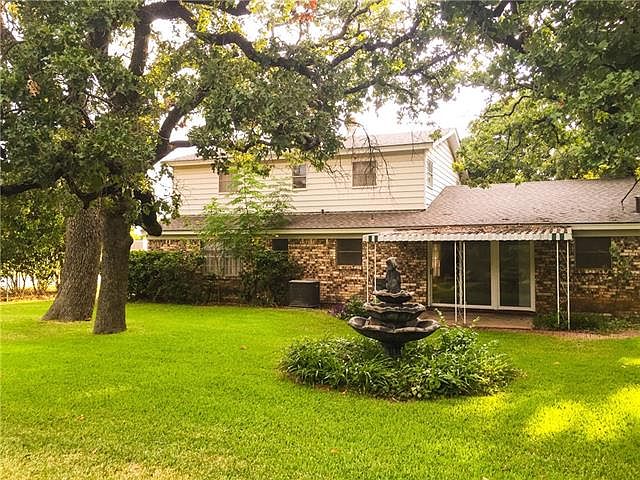 1st image of 800 Charleston Dr