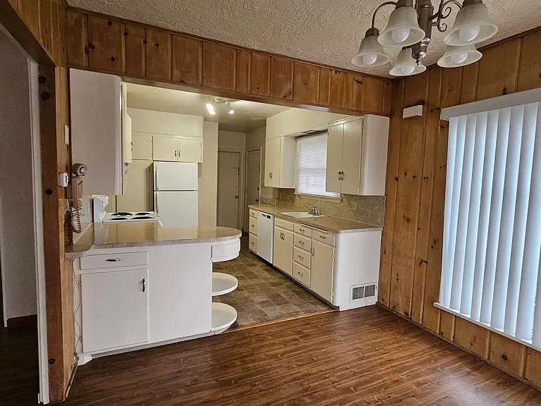 515 W Milwaukee Dr — Photo 9
