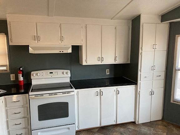 4th image of 521 Stratford Ln