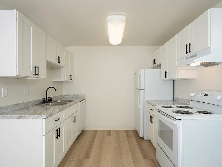 2 Bed 1 Bath - 800 Sq Ft 2 Bed 1 Bath - 800 Sq Ft