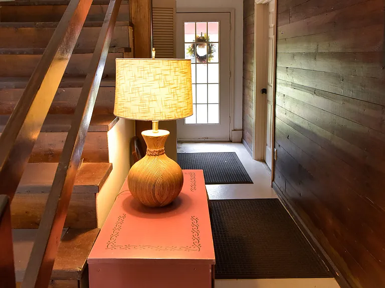 302 E Jefferson St #B — Photo 6
