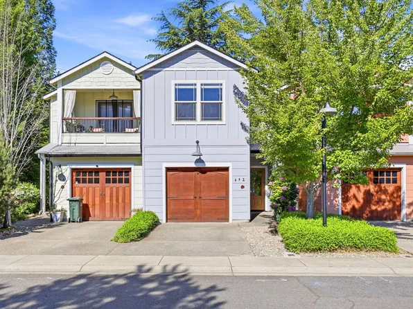 692 SE Vine Maple Ln, Grants Pass, OR 97527