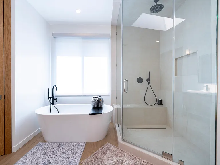 2450 Coldwater Canyon Dr — Photo 43