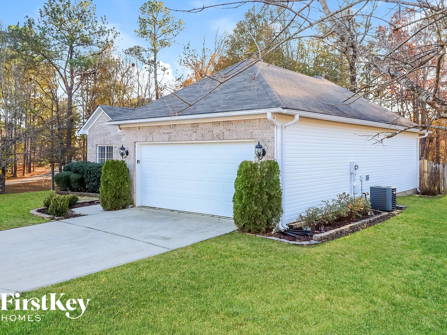 3 bed, 2.0 bath, 1247 sqft, $1,900 — Photo 2