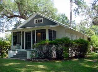 6107 Riverside Dr, Yankeetown, FL 34498