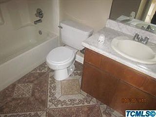 5th image of 926 W Harold St
