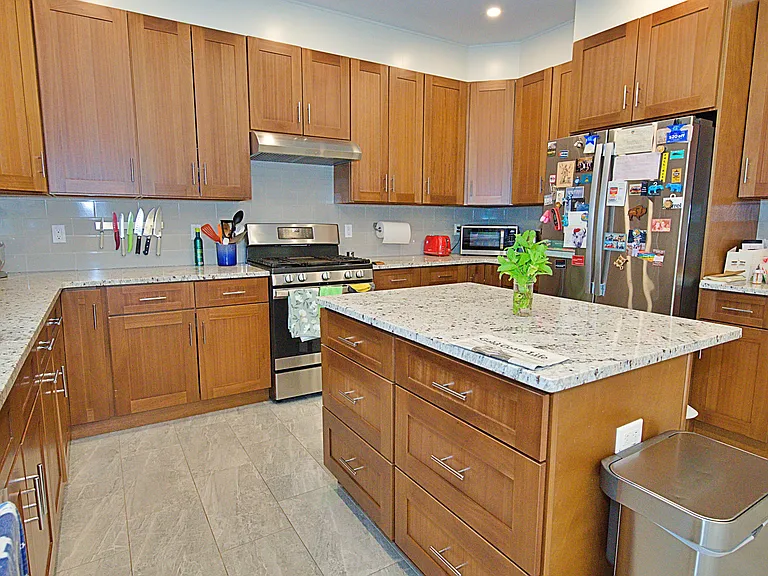 2408 Hammett Ave — Photo 13