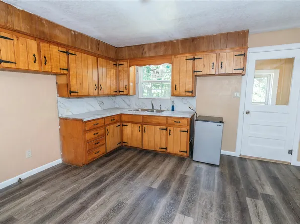 304 Jack Grace Hill Rd, Bowie, TX 76230