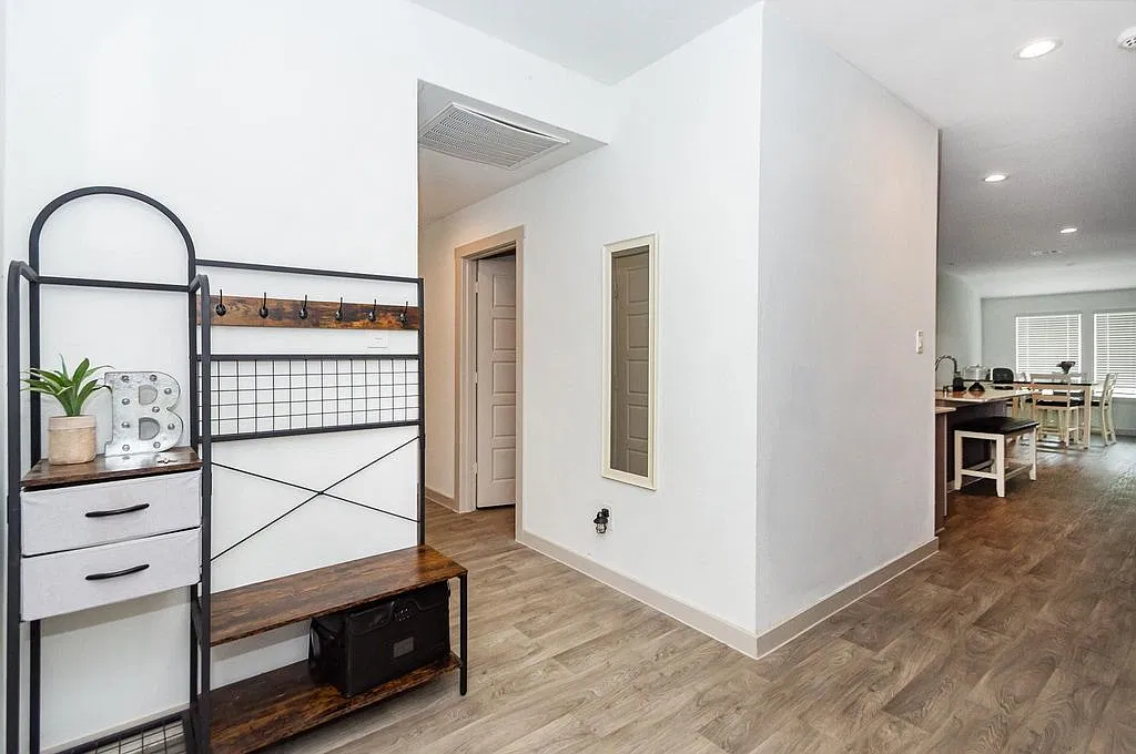 4 bed, 1750 sqft, $2,200 — Photo 2