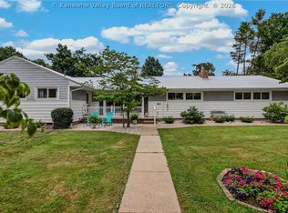 815 Sycamore St, Ravenswood, WV 26164