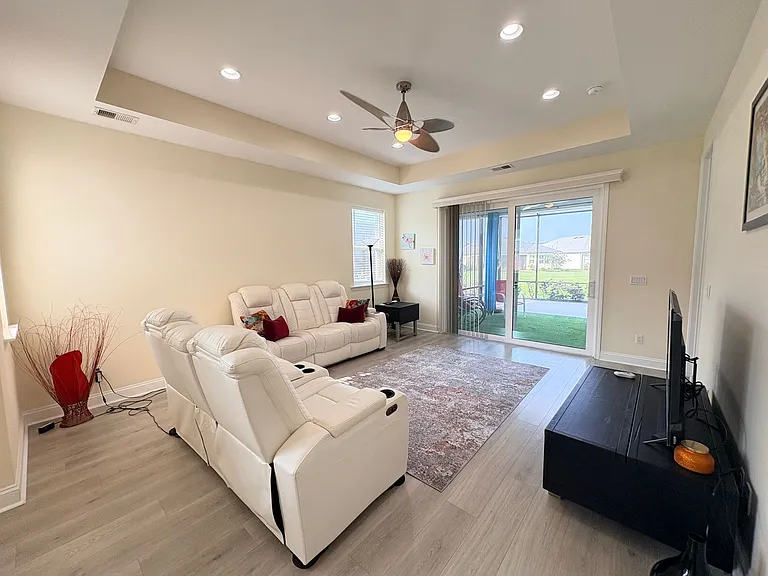 240 Margaritaville Ave S — Photo 28