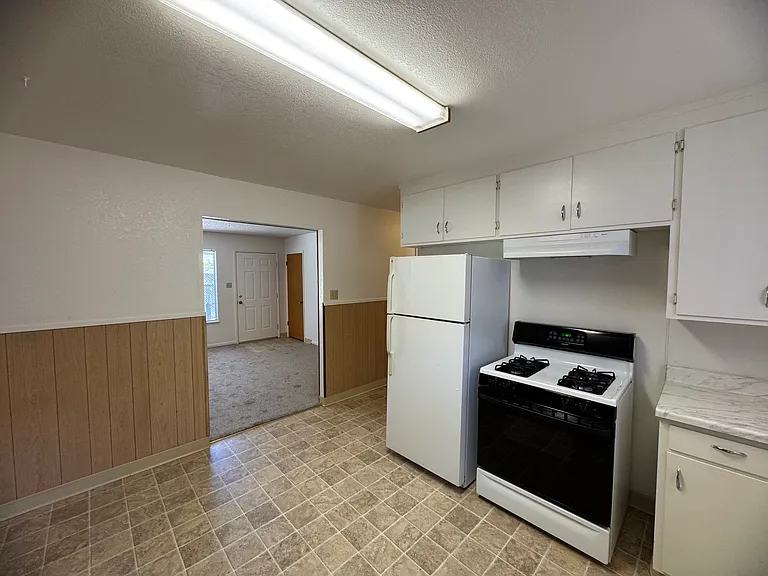 649 Marshall St #B — Photo 16
