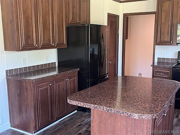 5th image of 1079 Highway 105 Rd