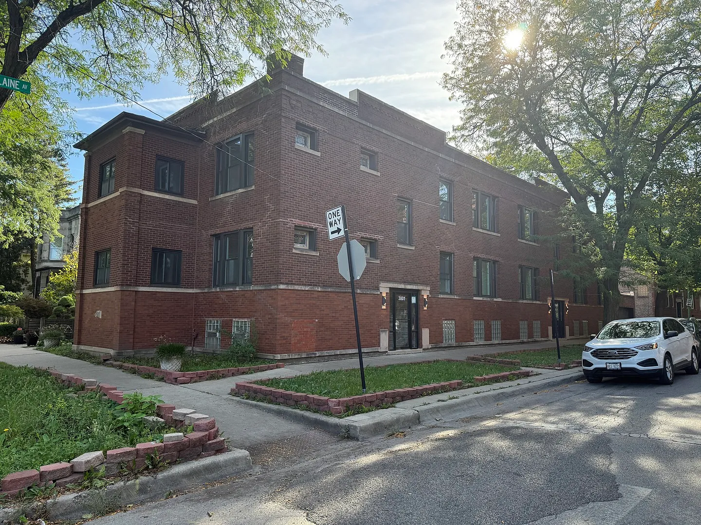 3 bed, 1019 sqft, $2,800 — Photo 1