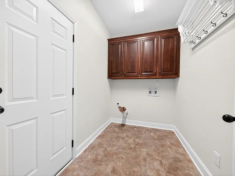 9566 Yarbrough Rd — Photo 11